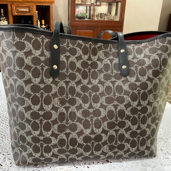COACH SIGNATURE CANVAS CITY TOTE - Picture 3 of 9